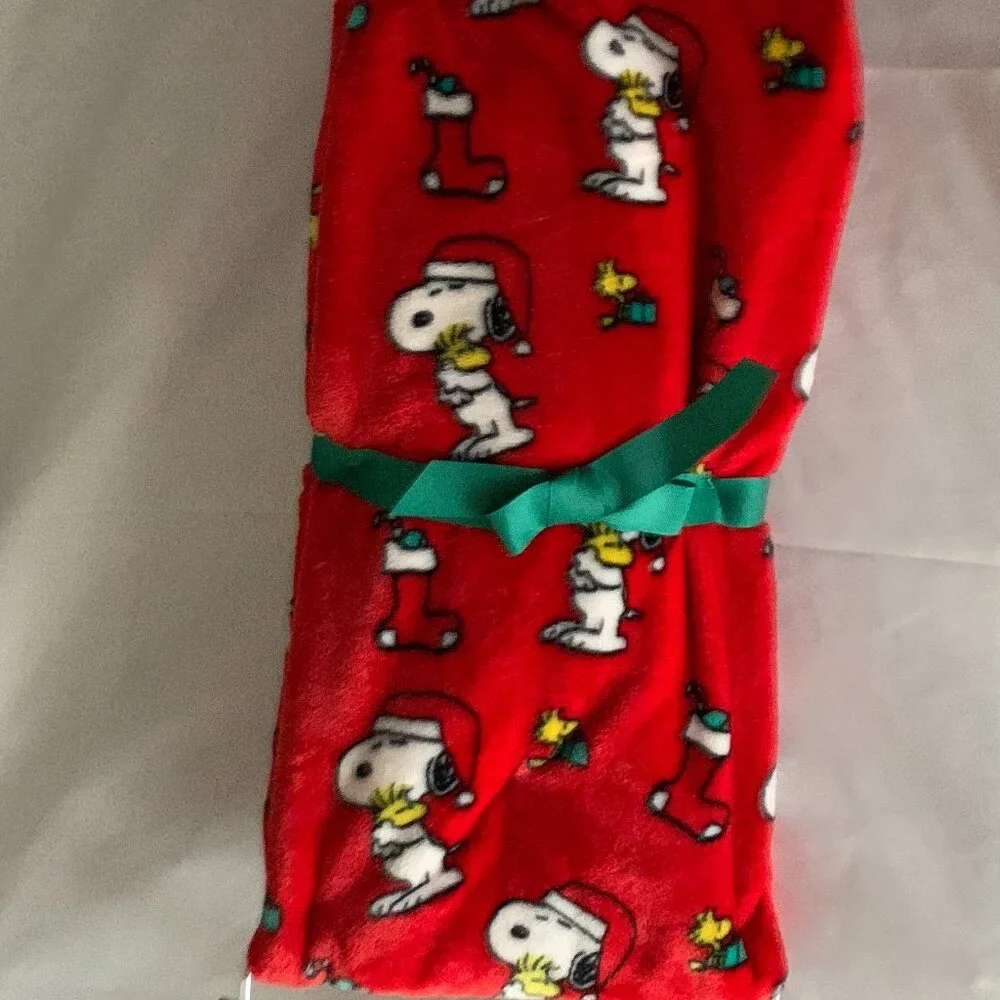 PEANUTS Snoopy & Woodstock Christmas Fleece Pet Blanket & Toy Set in Red